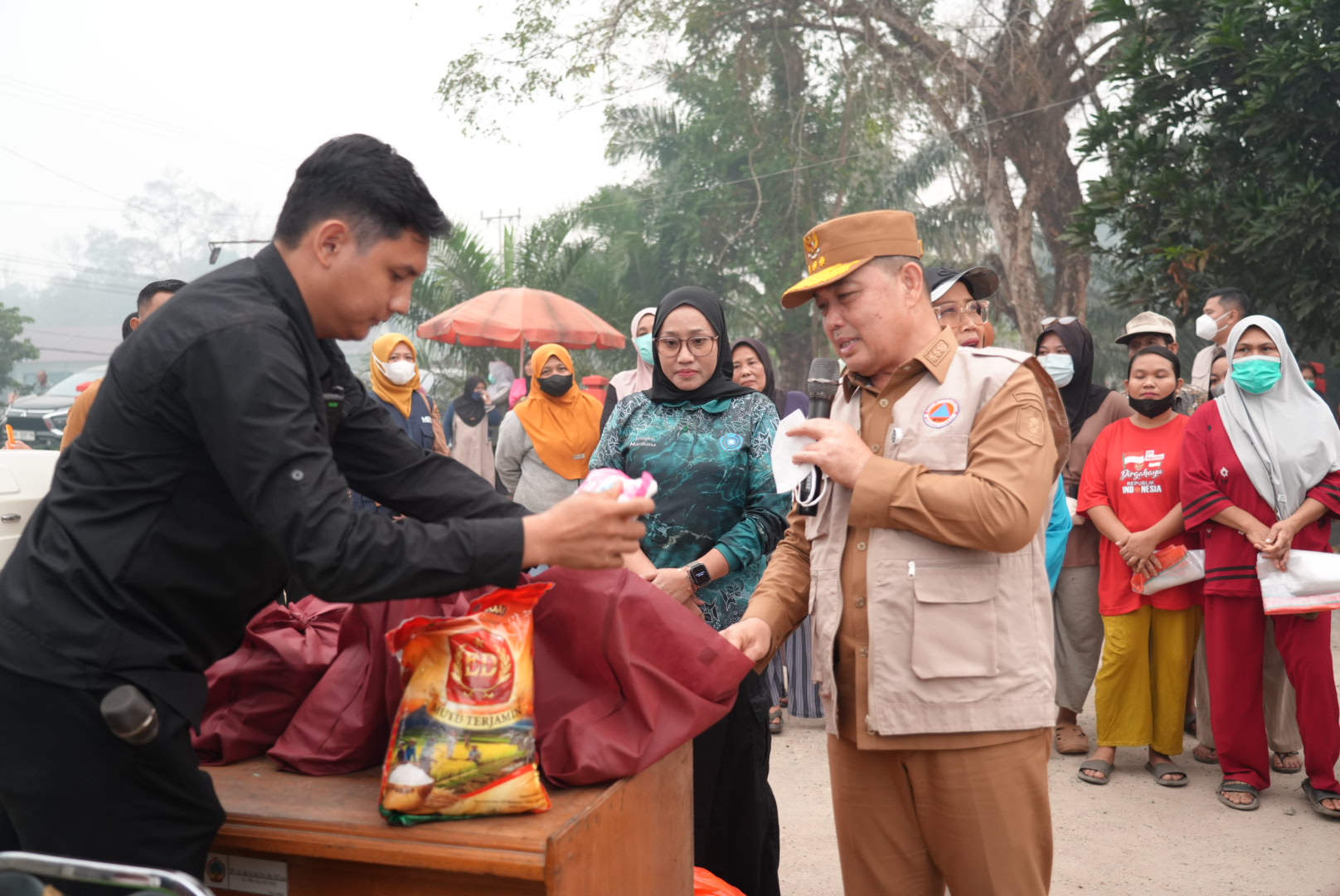 Pemprov Kalbar Salurkan Subsidi 1.000 Paket Sembako Murah untuk Warga Ketapang Terdampak Karhutla