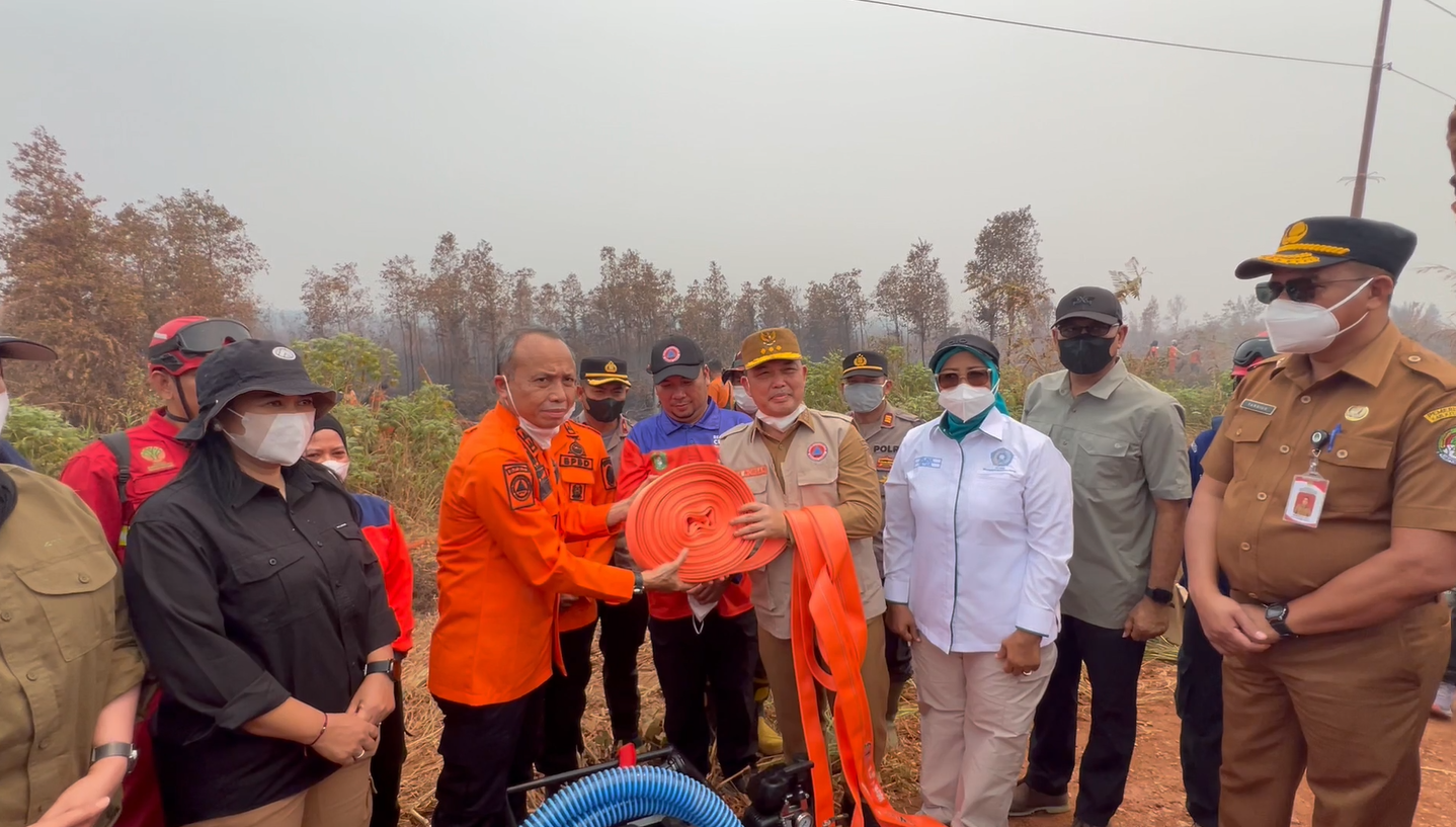 Relawan Karhutla di Pelang Dapat Bantuan dari Pemprov, Mesin Pemadam dan 10 Gulung Selang