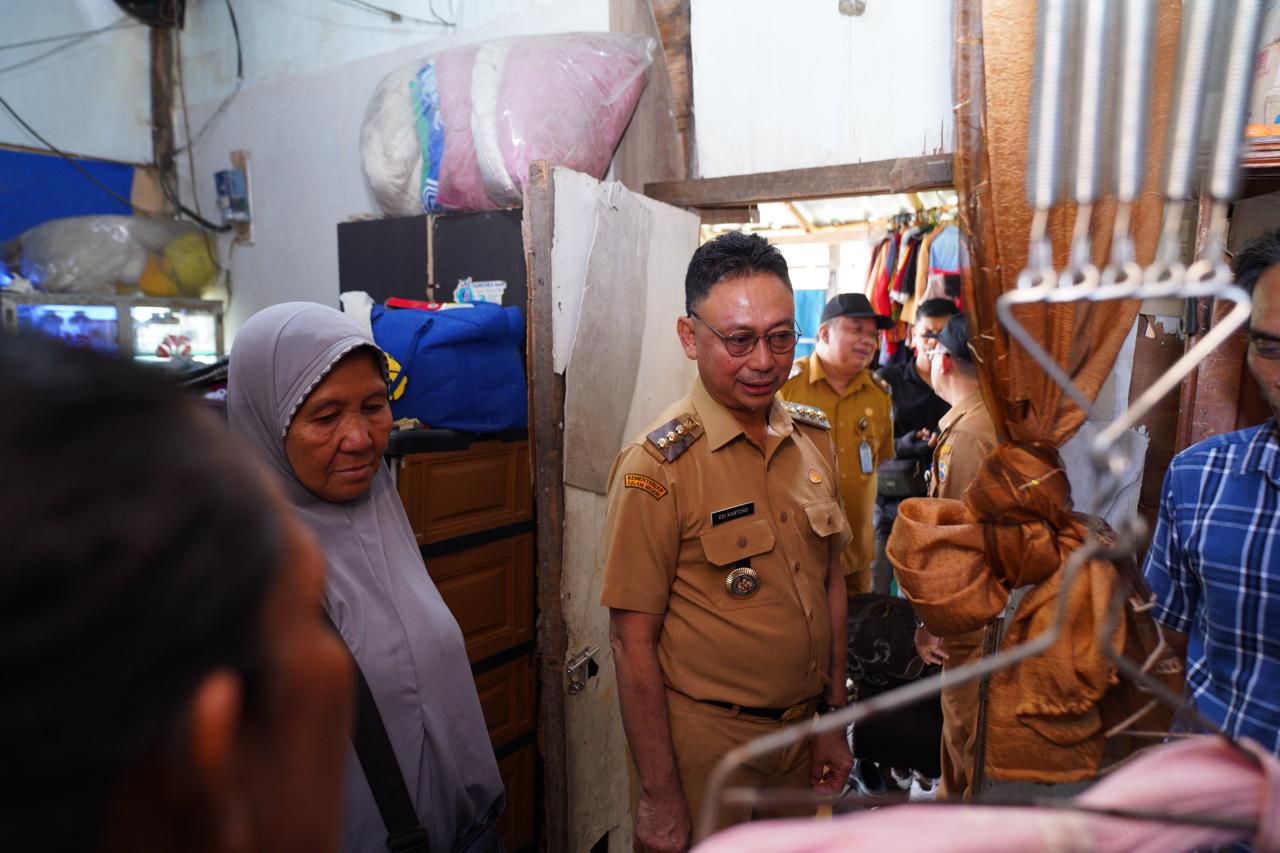 Wako Edi Tinjau Kondisi Rumah Tak Layak Huni di Alpokat Indah