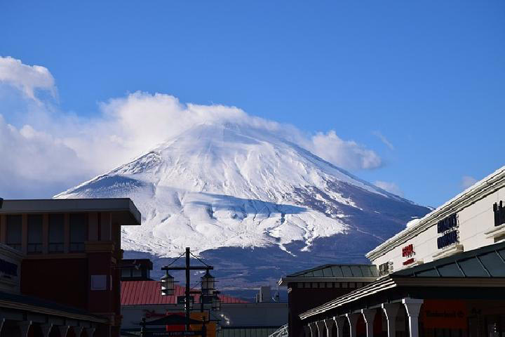 Bukan Tanpa Alasan, Mengapa Jepang Membangun Penghalang di Spot Foto Gunung Fuji?