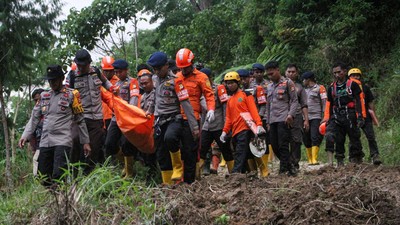 Tiga orang hilang Jumat lalu, korban akibat tanah longsor berhasil ditemukan Tim SAR Toraja 