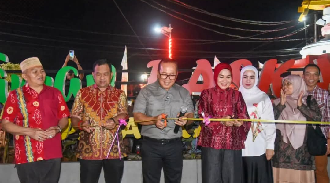 Bupati Sujiwo Resmikan Taman Pasar Kakap di Kubu Raya