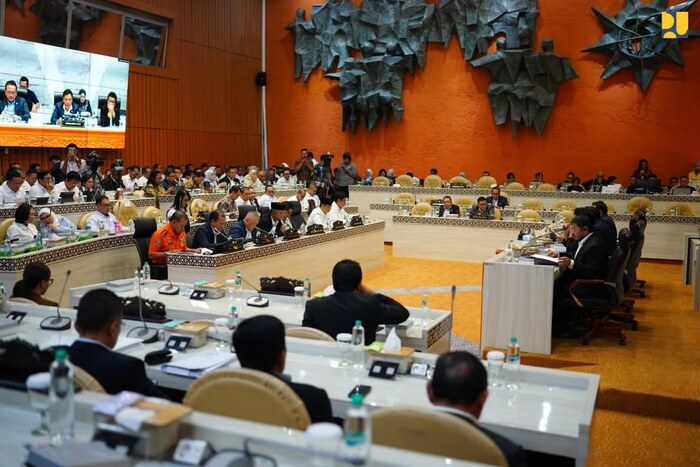 Rapat Kerja Bersama Komisi V DPR RI, Menteri PU Paparkan Progres Penanganan Bencana di Sumatera