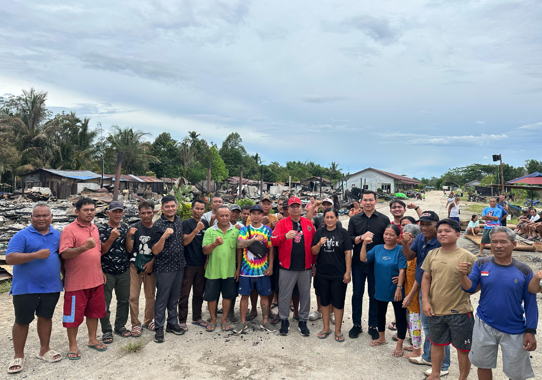 Kunjungi Lokasi Kebakaran, Lasarus Janjikan Tempat Tinggal Baru untuk Warga Kekurak Kapuas Hulu