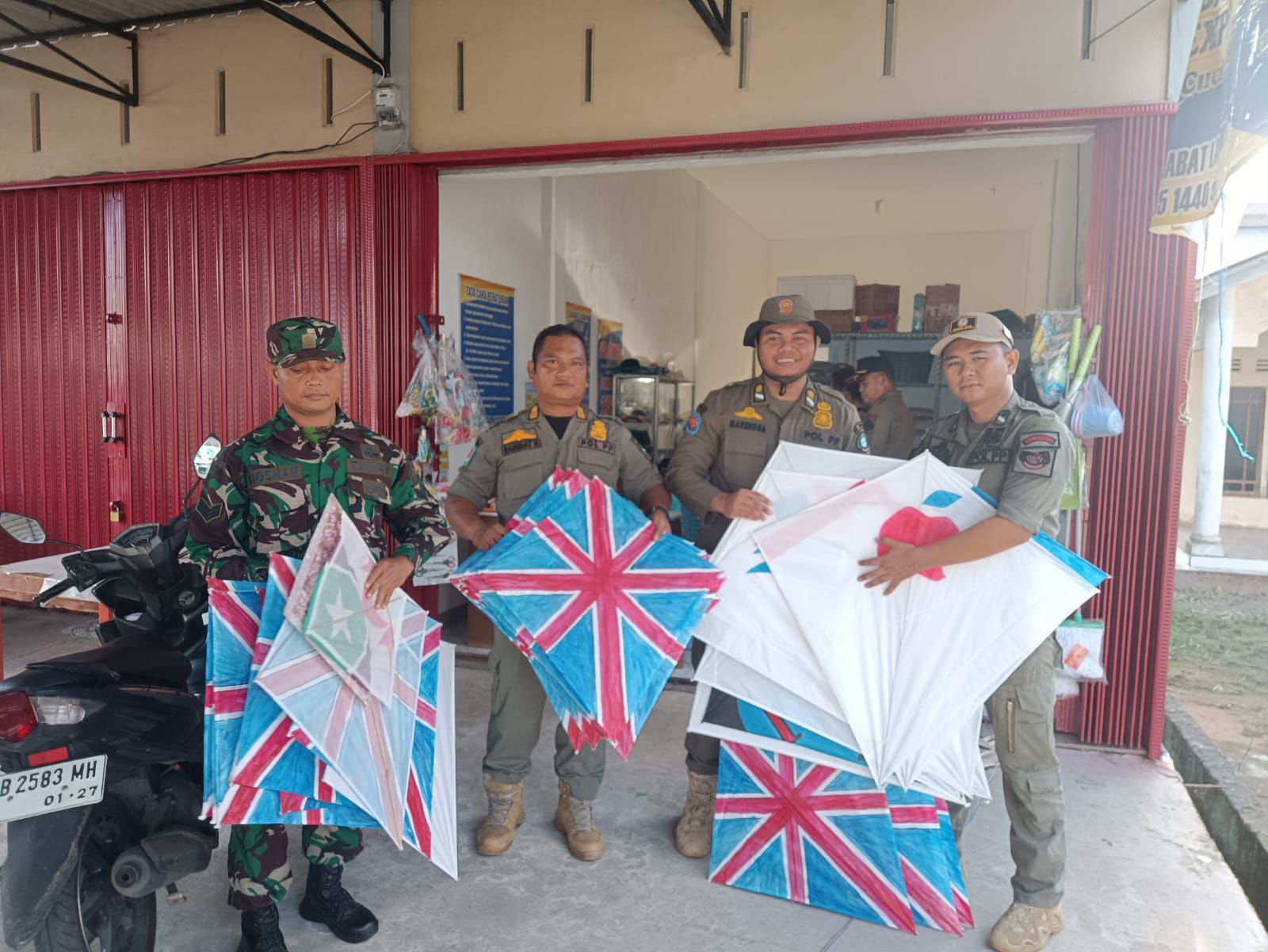 Satpol PP Amankan 51 Layangan di Pontianak Timur