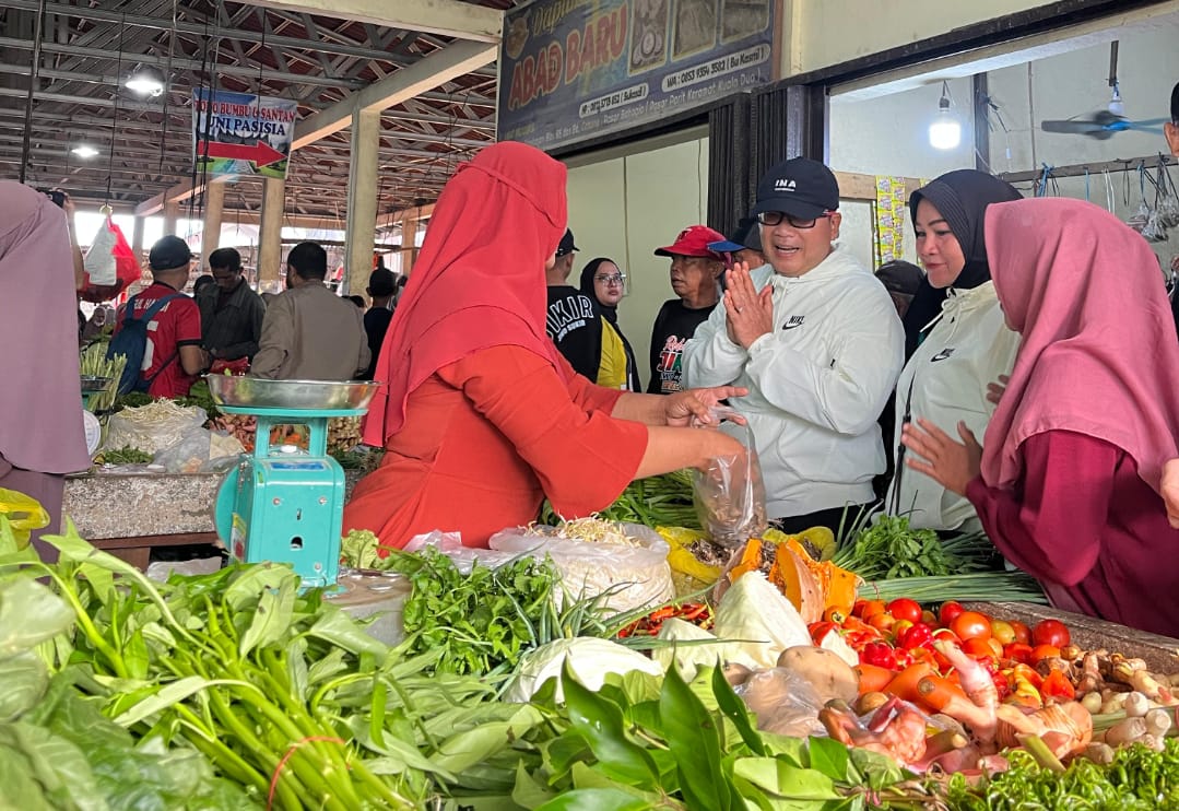 Blusukan ke Pasar Bahagia Kuala Dua, Cabup Sujiwo Dengar Aspirasi Pedagang dan Masyarakat