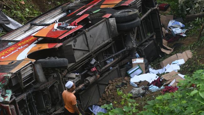 Tragedi di Tol Ngawi, Guru dan Siswa SMAN 1 Sidoarjo Alami Kecelakaan Bus