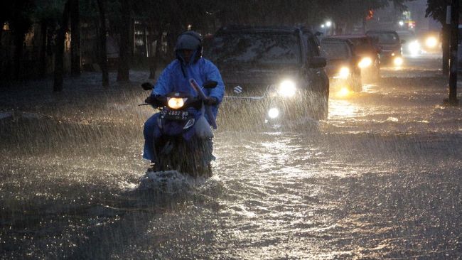 Tips Menghadapi Banjir Akibat ROB dan Musim Hujan di Pontianak