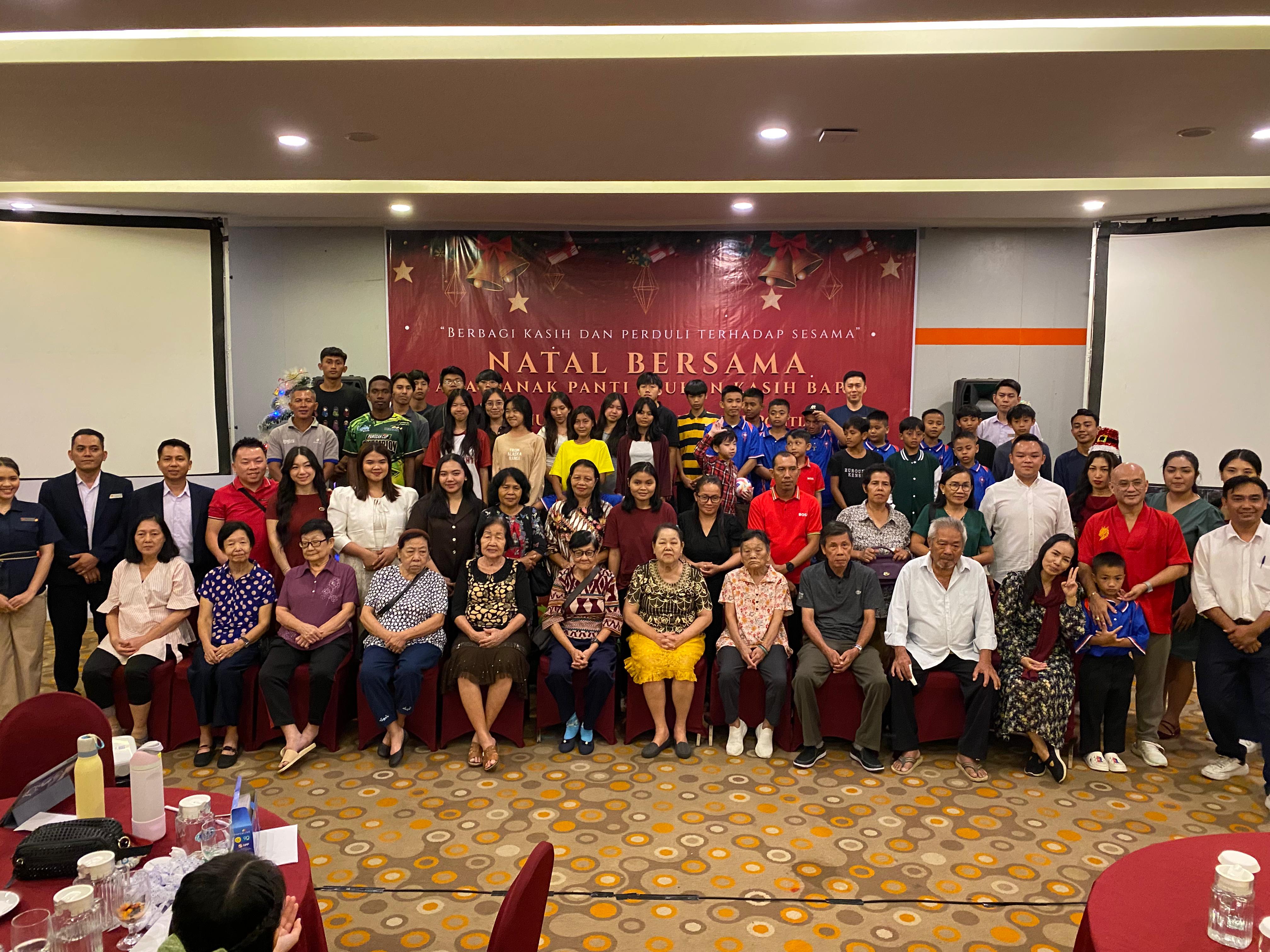 Harris Hotel Pontianak Rayakan Natal Bersama Anak Panti Asuhan dan Mitra Perusahaan