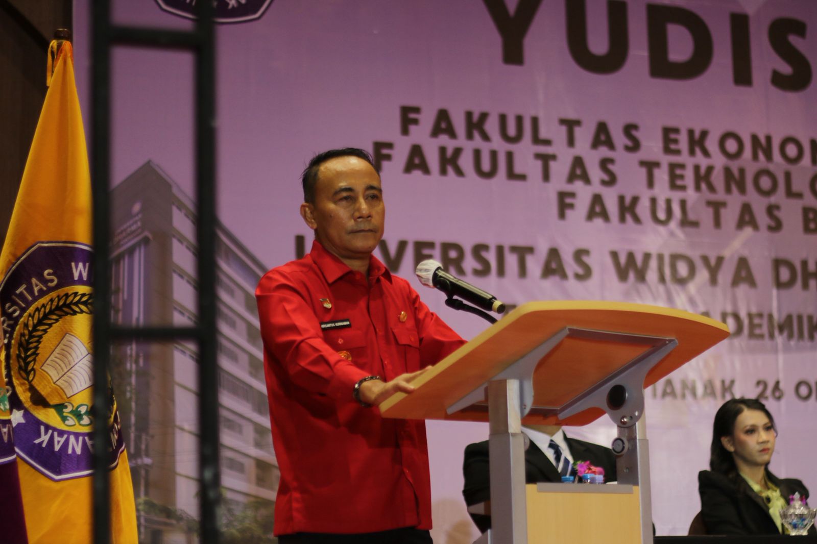 Wakil Gubernur Kalbar Krisantus Disambut Meriah Mahasiswa Yudisium Universitas Widya Dharma