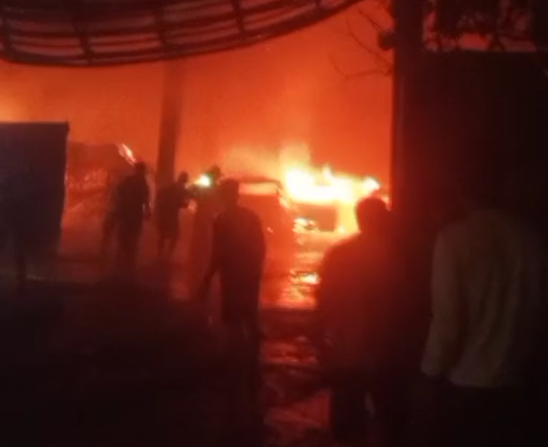 Gudang di Bengkayang Diduga Simpan Barang Ilegal Asal Malaysia Terbakar, Berikut Kronologi dan Kerugiannya