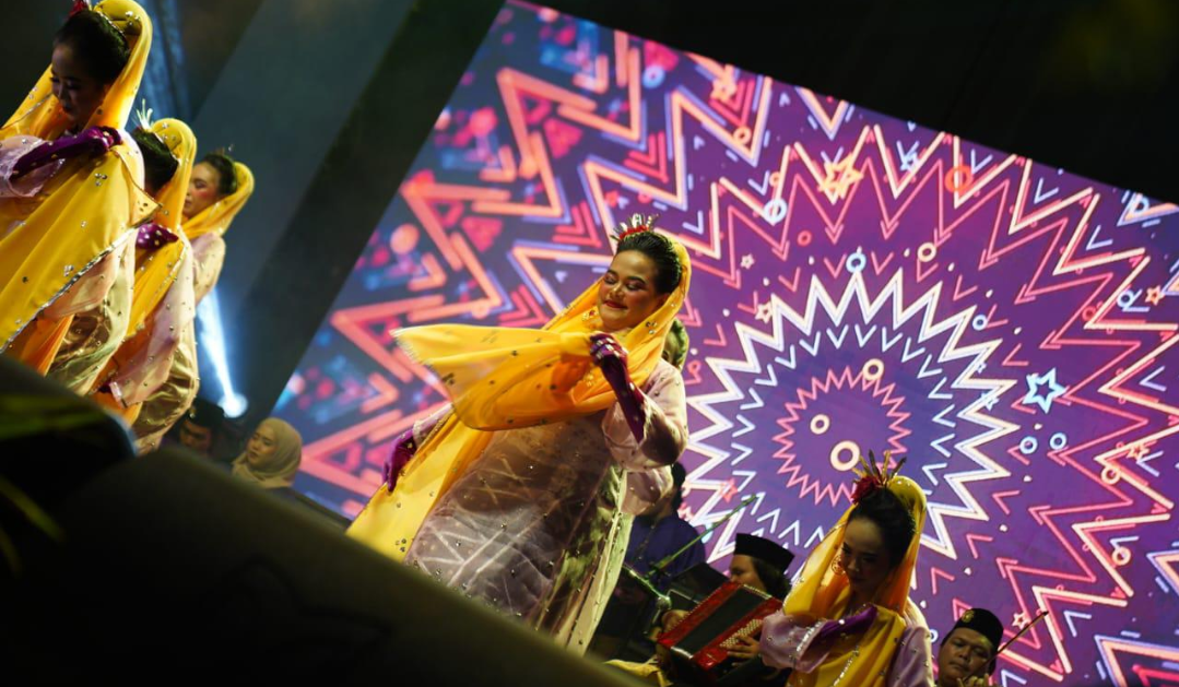 Pontianak Raih Juara III di Indonesian International Arts Festival 2025 Surabaya Lewat Tari Sulam Kalengkang