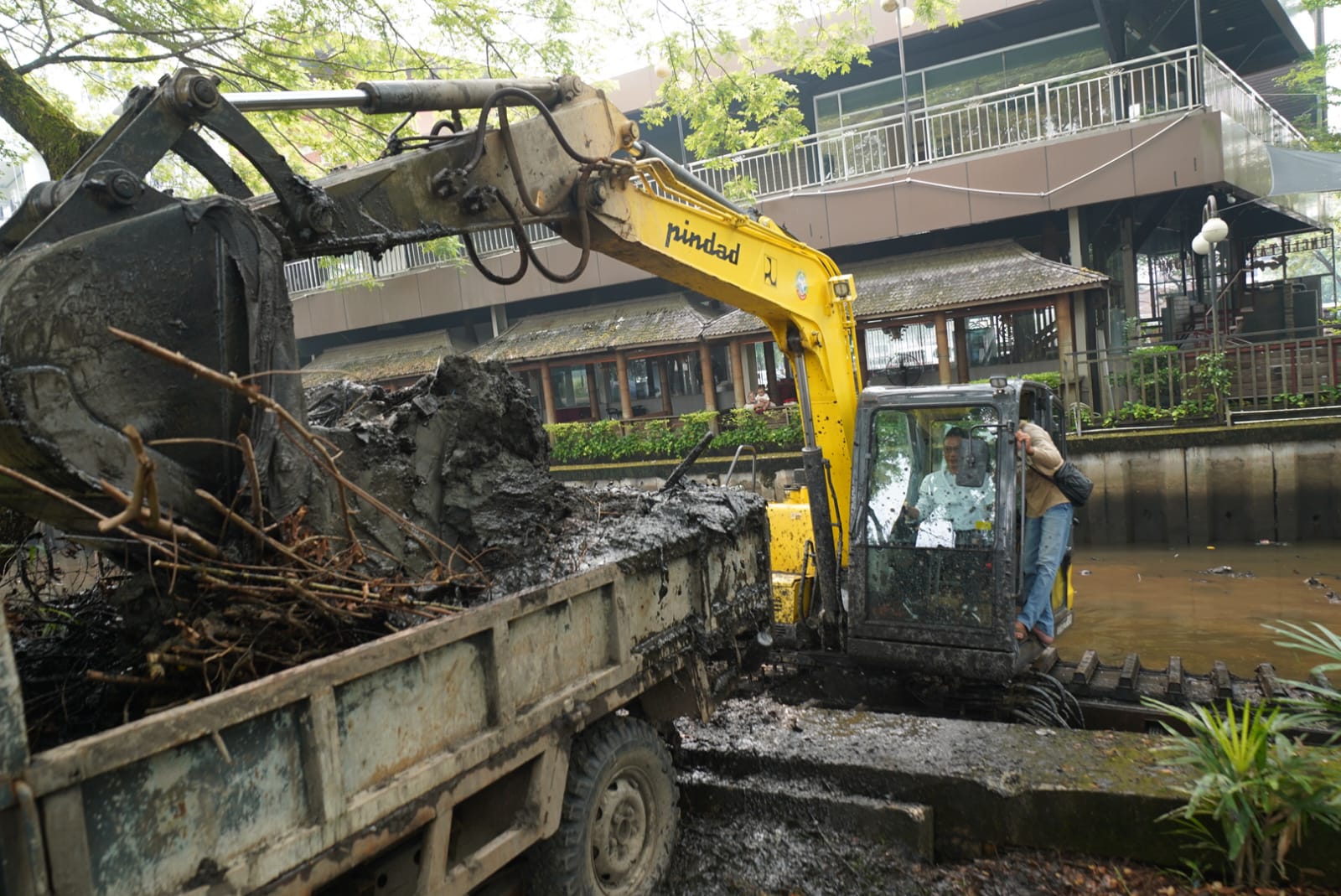 Normalisasi Drainase Pontianak, Pemkot Keruk Parit Tokaya dan Tambah Dua Pompa