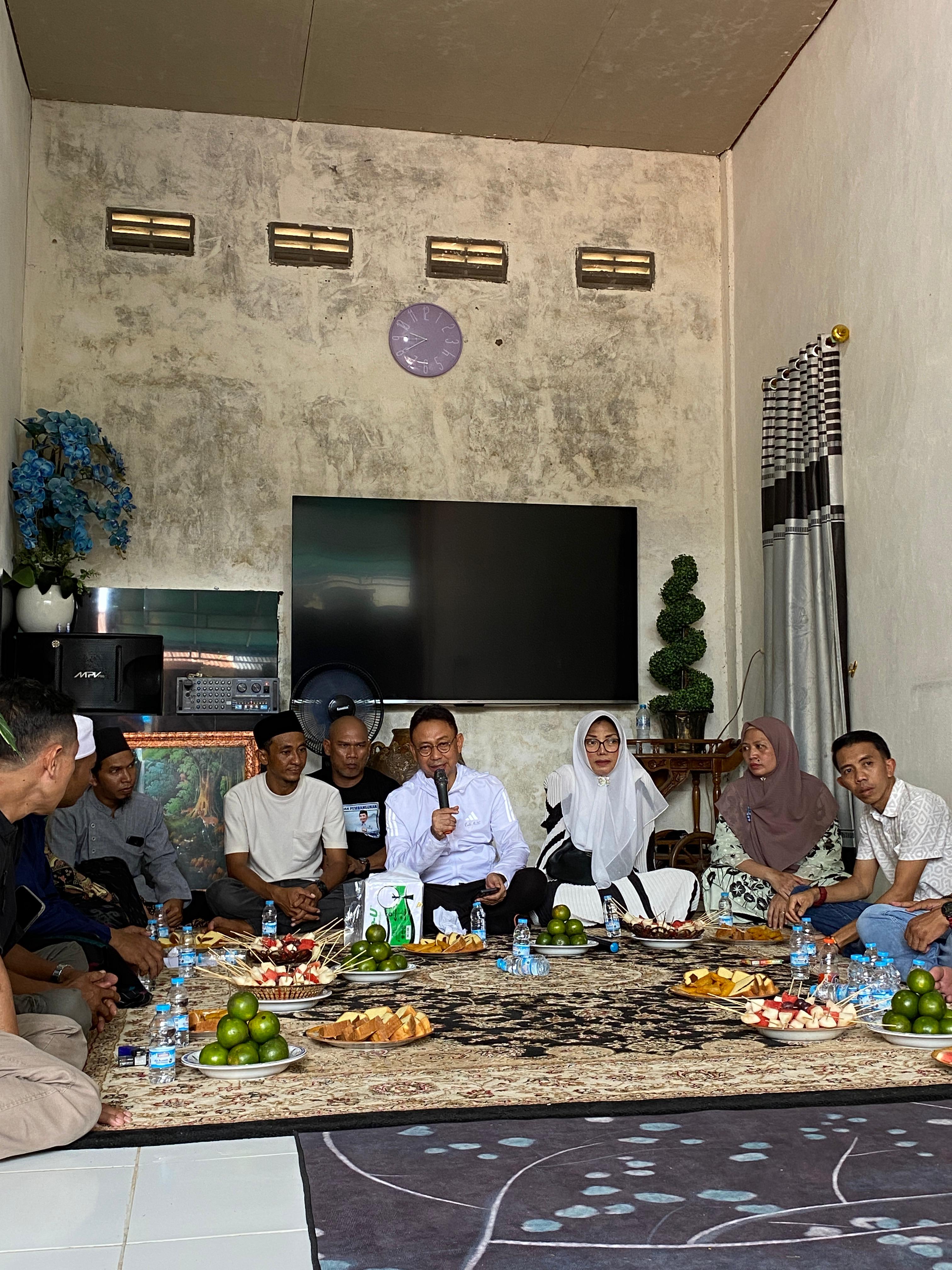 Warga Anak Kolong di Pontianak Timur Sampaikan Aspirasi ke Edi Kamtono