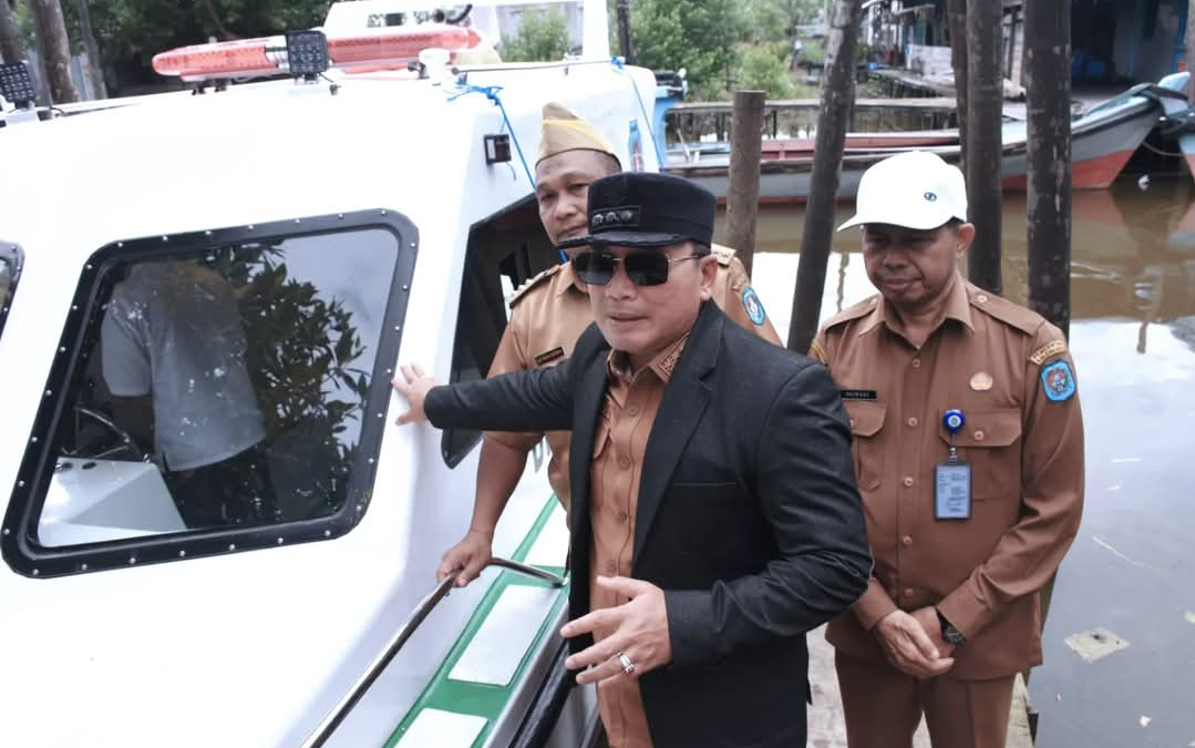 Bupati Kubu Raya Serahkan Speedboat Ambulans untuk Kecamatan Batu Ampar