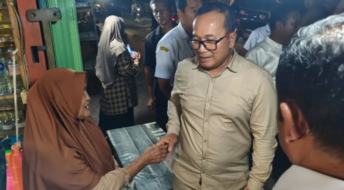 Tinjau Pasar Senggol Kuala Dua, Bupati Kubu Raya Targetkan Jalan Mulus Sebelum Lebaran