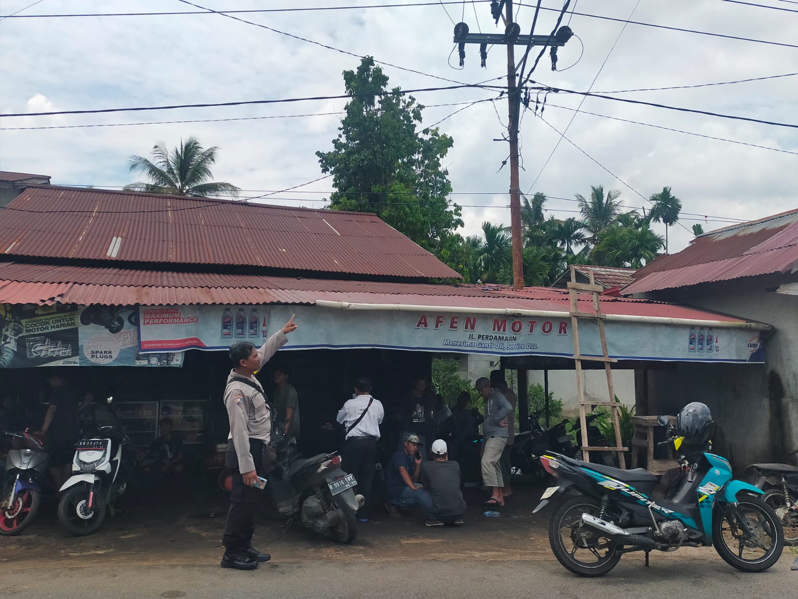 Andika, Petugas PLN Tersengat Listrik Tegangan Tinggi Dirawat di Rumah Sakit Bhayangkara 