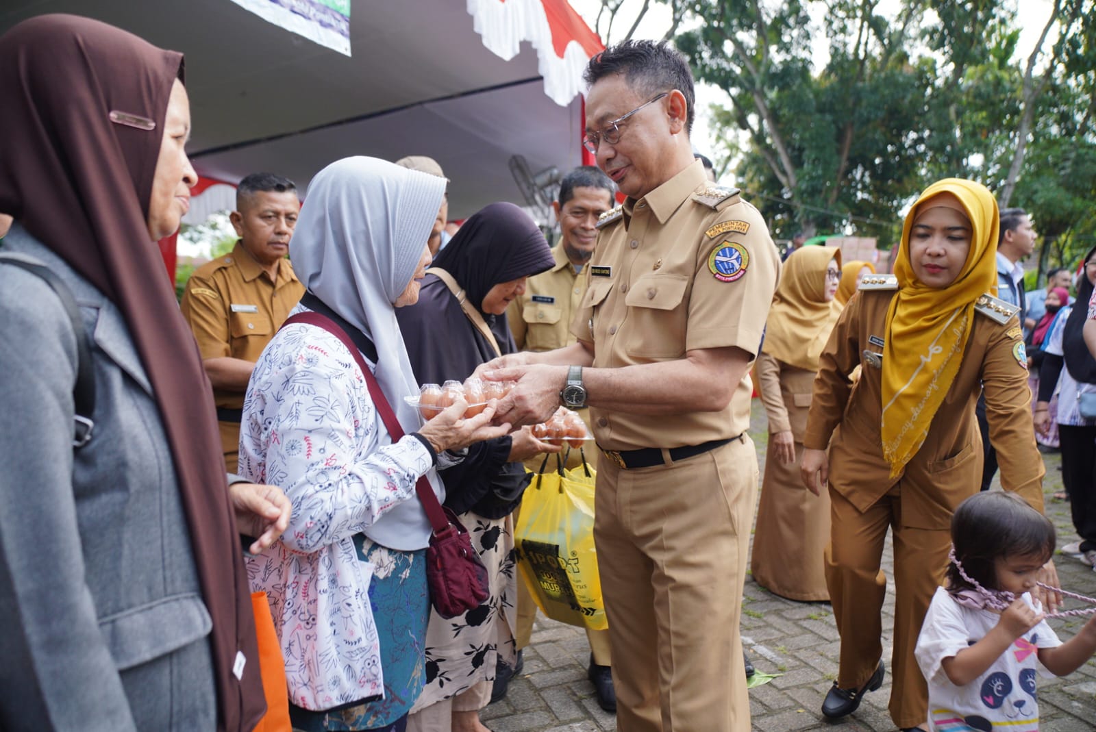 Pontianak Barat Jadi Penutup Pasar Murah, Warga Antusias Berbelanja