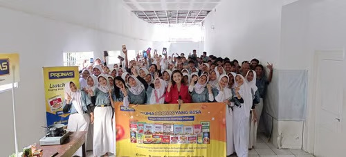 Meningkatkan Keterampilan Public Speaking di SMP Bhara Trikora dengan Coach Priska Sahanaya dan Pronas