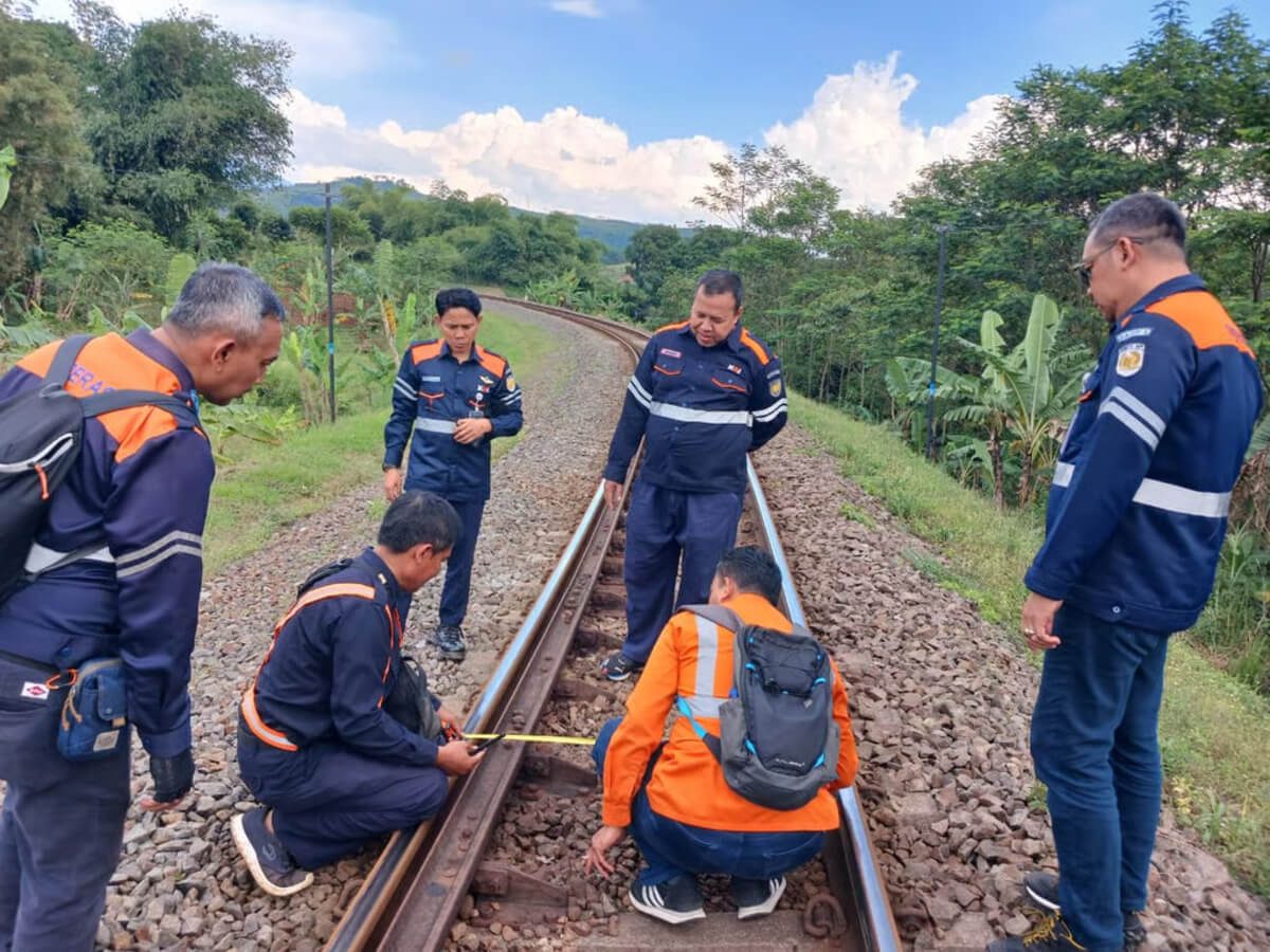 Jelang Nataru 2025/2026, Daop 2 Bandung Intensifkan Pemeriksaan Prasarana Perjalanan Kereta Api
