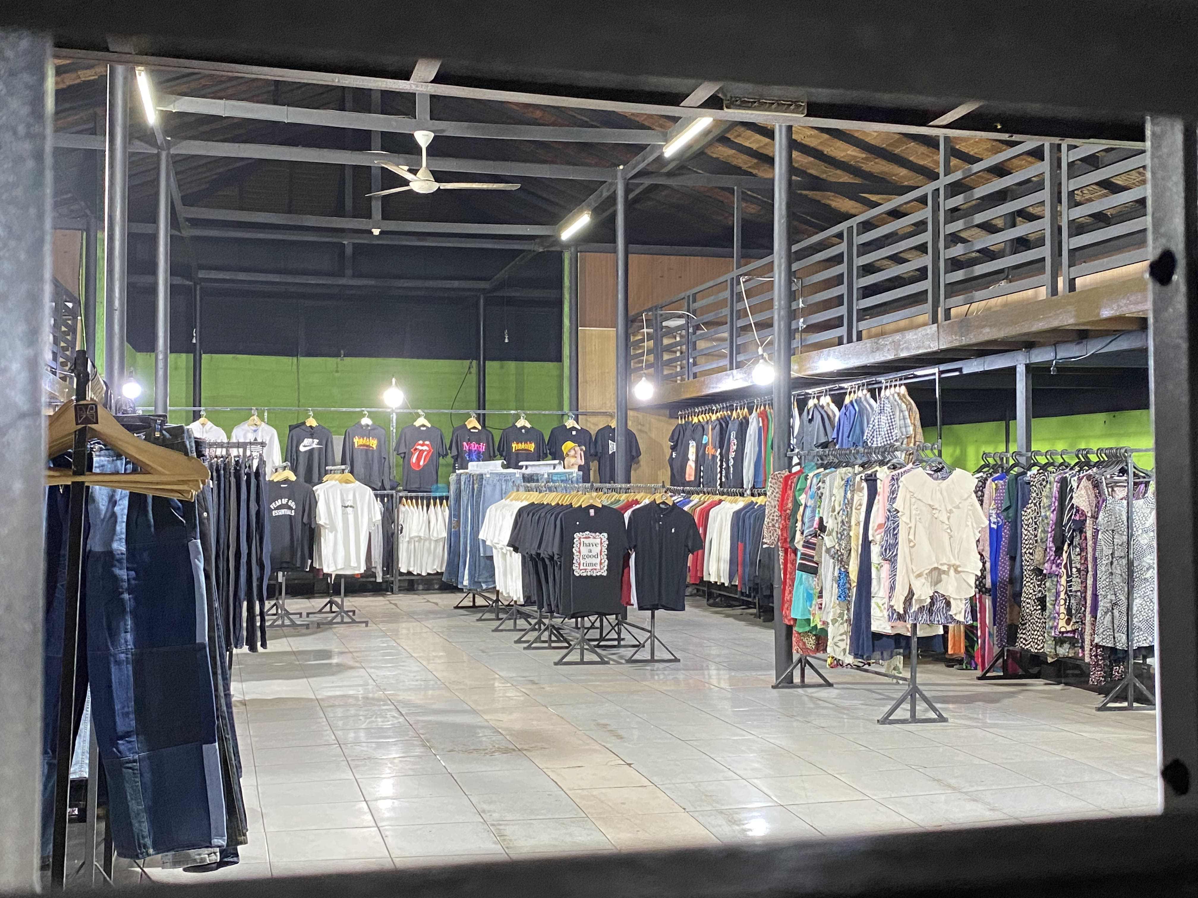 Bazar Thrift Insix Production Pontianak: Solusi Baju Lebaran Branded Mulai Rp50 Ribu