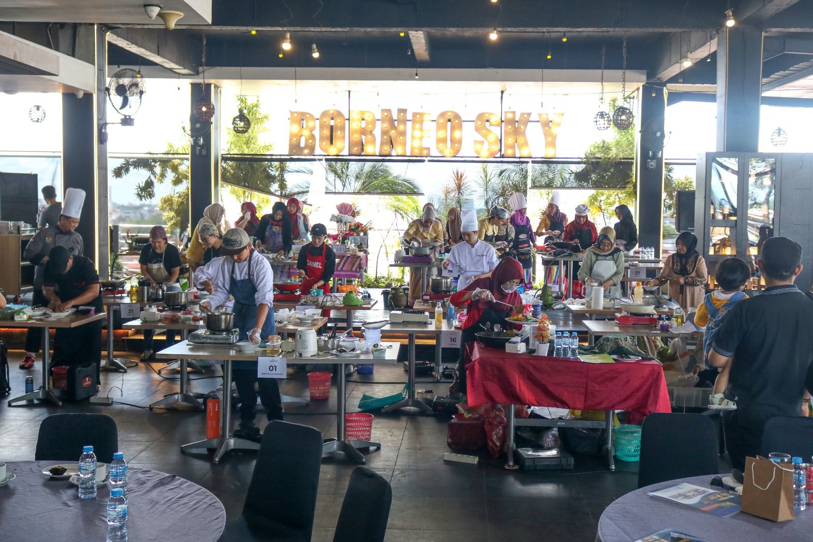 Semarak Hari Jadi Pontianak ke-254, Borneo Hotel Gelar Lomba Masak Ikan Asam Pedas