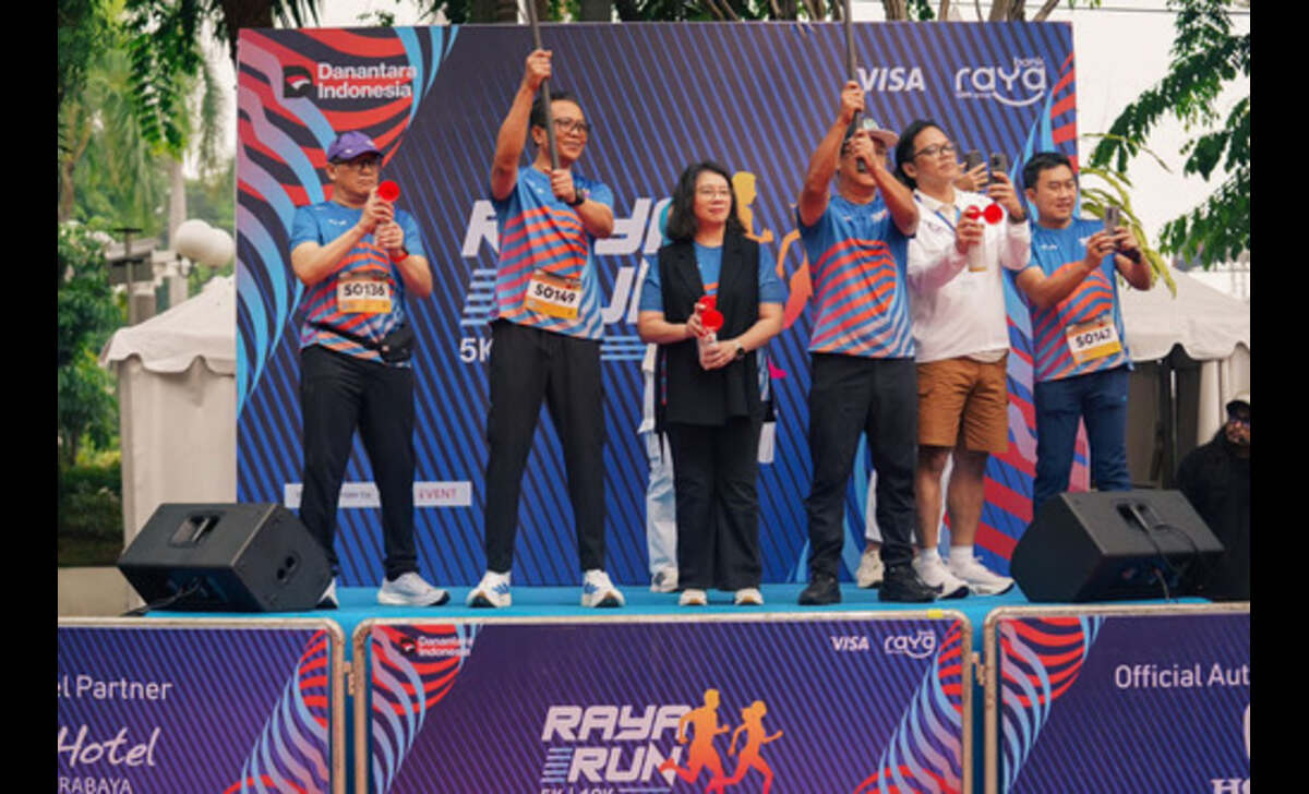 Ribuan Pelari Memeriahkan Raya Run Surabaya