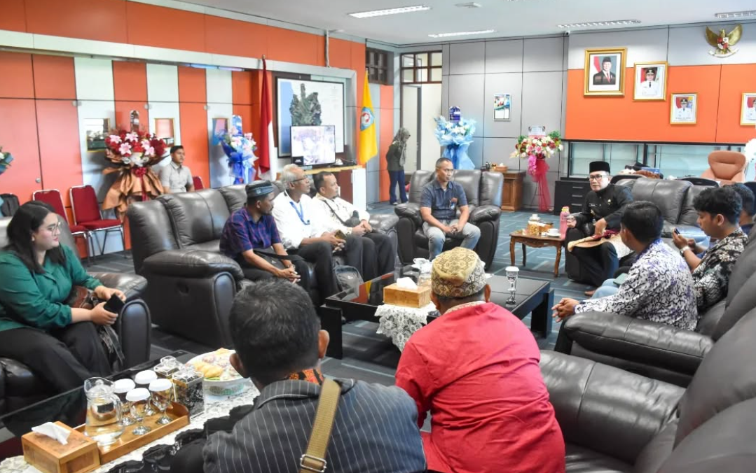 Bupati Sujiwo Terima Audiensi PLN, Bahas Infrastruktur Listrik Terentang Hulu
