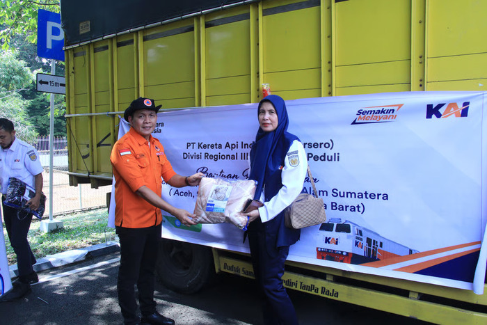 Sinergi Kewilayahan, KAI Divre III Palembang Kirimkan Bantuan Kemanusiaan Untuk Bencana Alam Sumatera