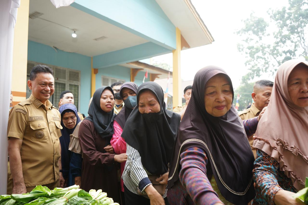 Warga Serbu Pasar Murah Pontianak Tenggara, Paket Sembako Mulai Rp85 Ribu