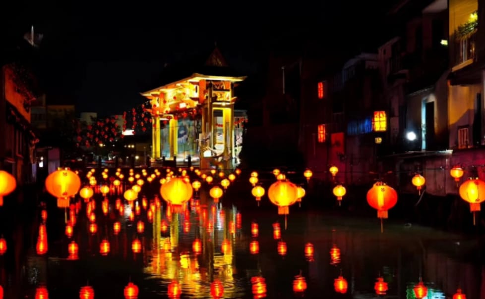 Ratusan Lampion Mulai Dinyalakan di Beberapa Titik Menjelang Imlek dan Cap Go Meh 2025 di Kota Singkawang