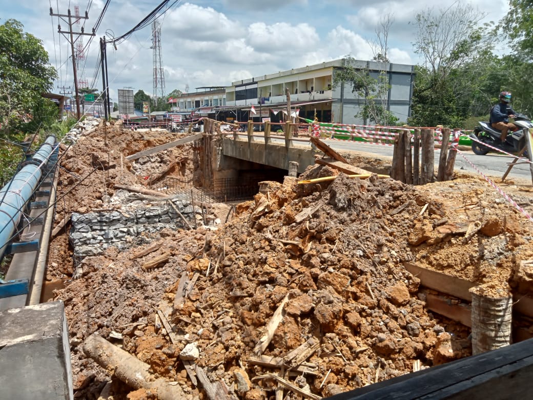 Proyek Pelebaran Jembatan Tebelian BTS di Kota Sintang, Diduga Kuat Bermasalah, Cek Faktanya!