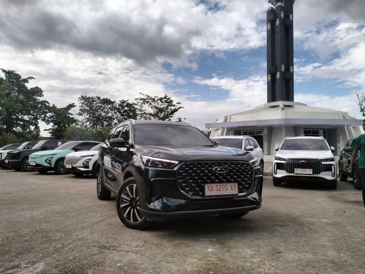 Chery TIGGO 8 CSH Sapa Publik Pontianak Inovasi Chery Super Hybrid Resmi Menggema di Jantung Kota Khatulistiwa
