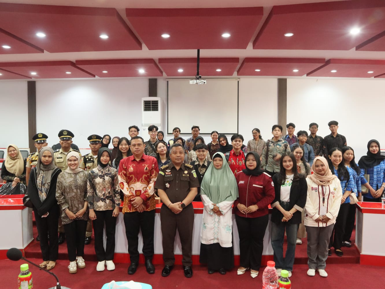 LOMBA DEBAT HUKUM KE-XVI TINGKAT MAHASISWA/I PERGURUAN TINGGI KALIMANTAN BARAT