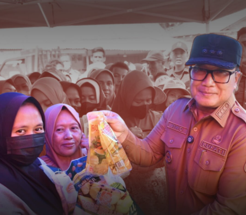 Operasi Pasar Desa Kuala Dua, Bupati Sujiwo Kembali Beri Subsidi Pribadi