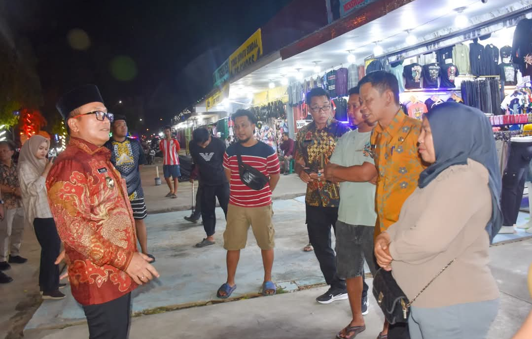 Bupati Kubu Raya Ambil Langkah Bijak Tertibkan PKL di Bawah Jembatan Kapuas 2