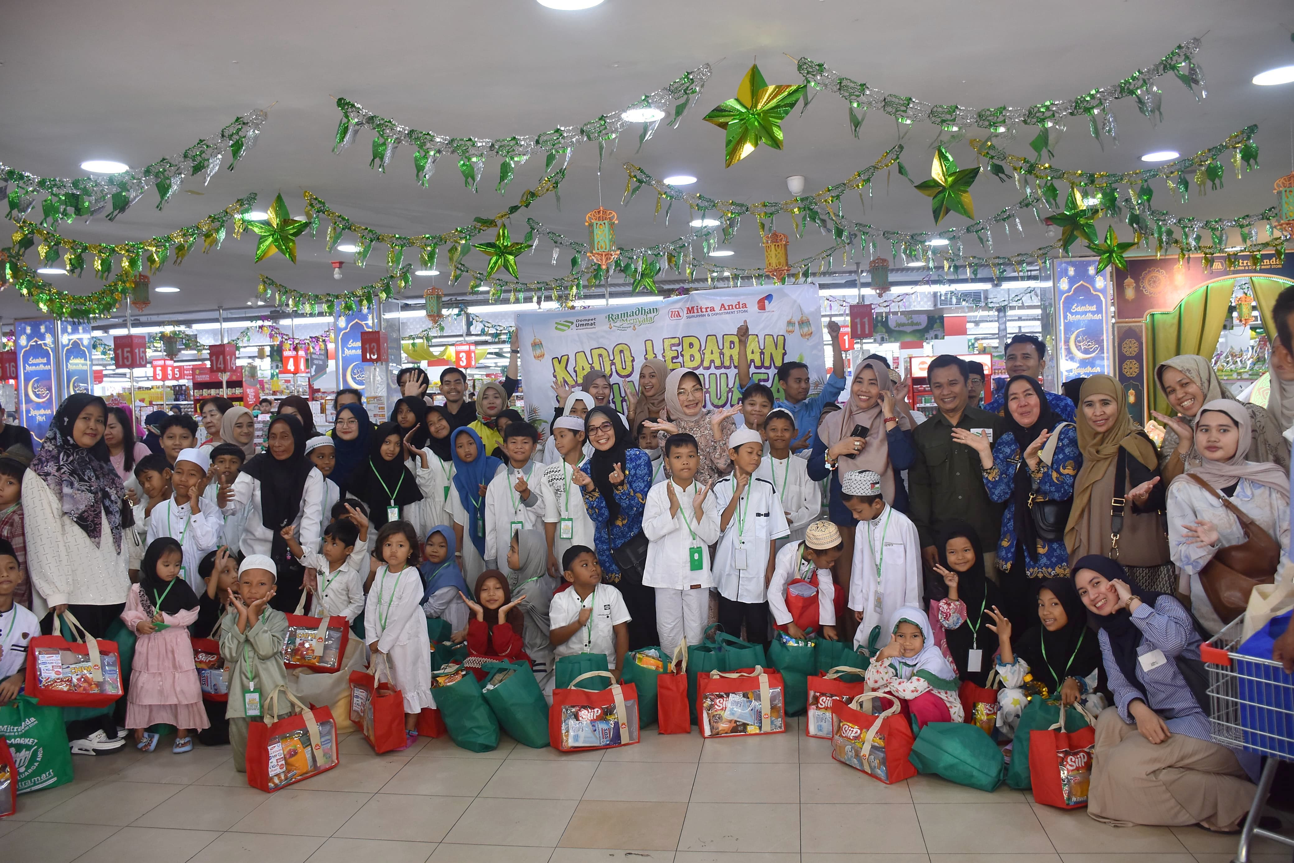 Kado Lebaran Anak Yatim dan Dhuafa Bersama TP PKK Pontianak