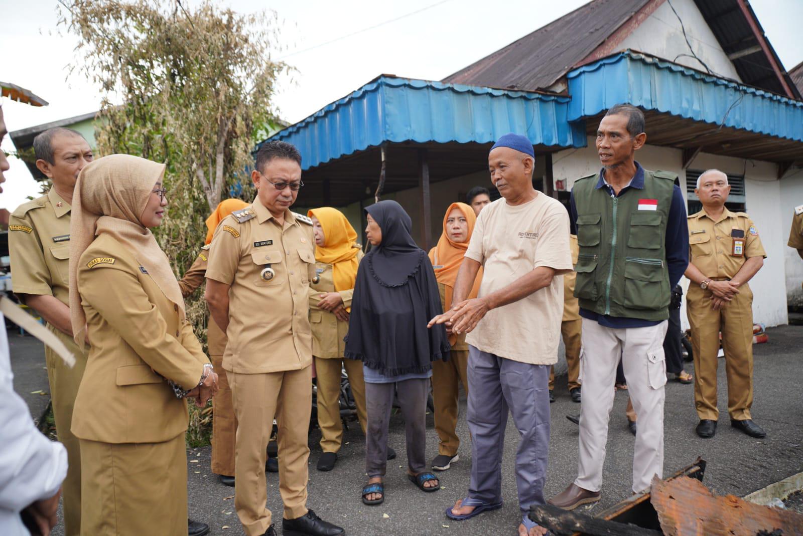 Wali Kota Pontianak Tinjau Lokasi Kebakaran di Jalan Merdeka, Pastikan Korban Dapat Bantuan