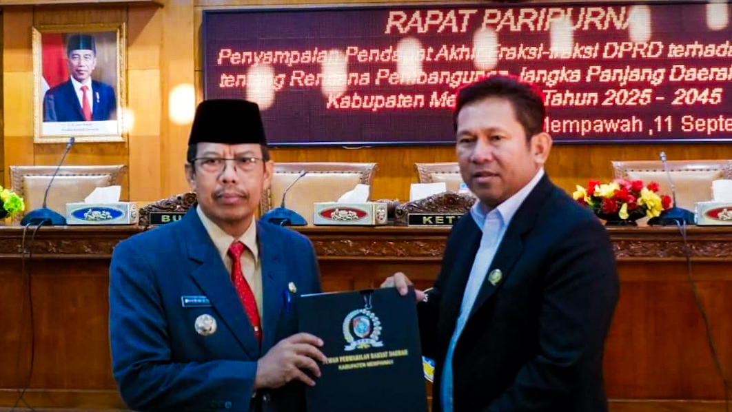 Pj Bupati Mempawah Hadiri Raperda RPJPD Kabupaten Mempawah Tahun 2025-2045