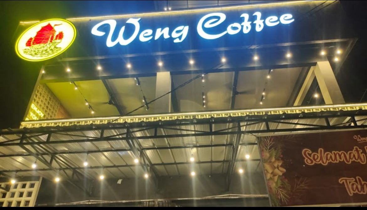 Weng Coffee Sungai Pinyuh Terbakar, Pemadam Berhasil Jinakkan Api pada Malam Hari