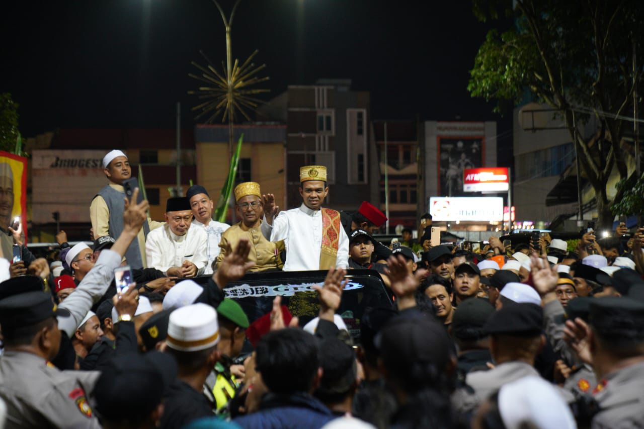 Puluhan Ribu Jamaah Padati Haul Habib Muhammad di Pontianak, UAS Sampaikan Pesan Cinta Rasulullah