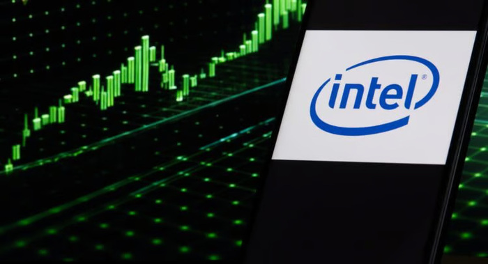 Saham Intel Melejit! Apakah Ini Awal Tren Bullish atau Sekadar Bull Trap?