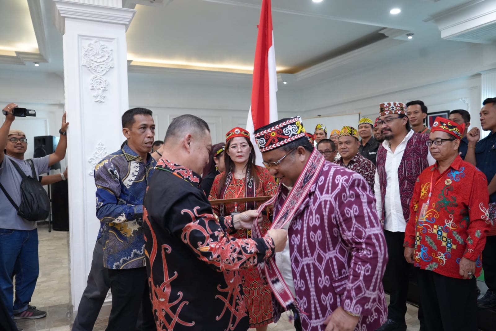Pelantikan ICDN Kalbar: Gubernur Ria Norsan Tekankan Pentingnya Peran Intelektual Dayak