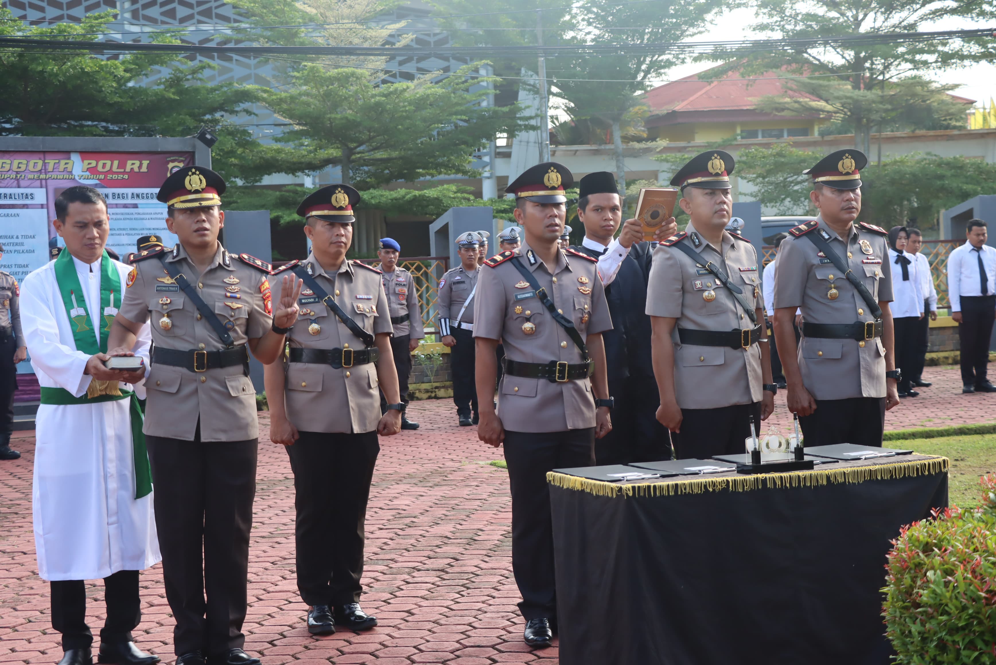 Upacara Serah Terima Jabatan Wakapolres dan Tiga Kapolsek: Penyegaran Kepemimpinan di Jajaran Polres Mempawah