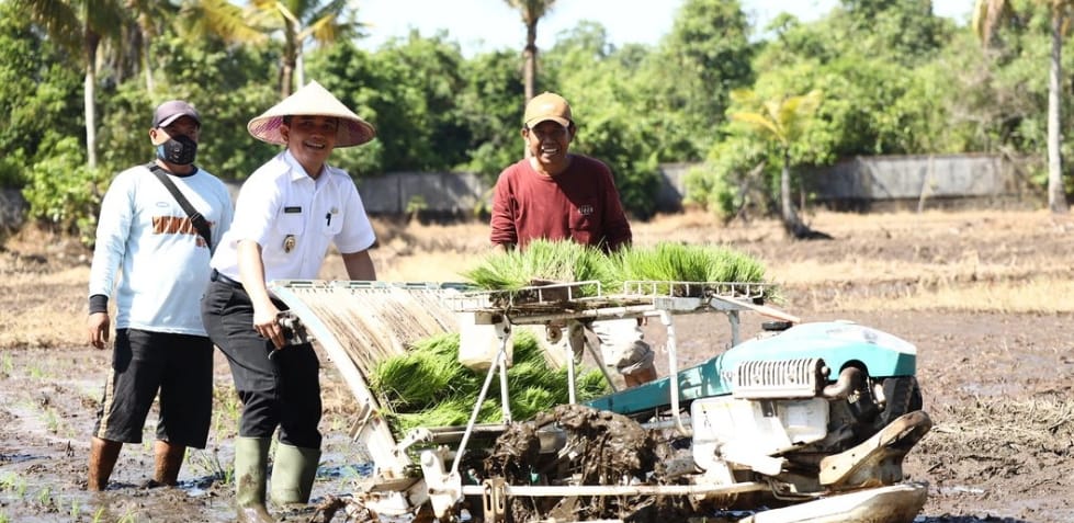 Kehidupan Petani di Sekitar Pontianak dan Tantangan Modernisasi