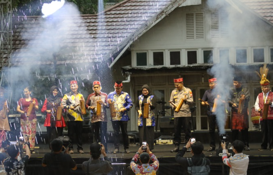 Pekan Kebudayaan Daerah Singkawang 2025 Resmi Dibuka, Wawako Muhammadin Tekankan Pentingnya Pelestarian Budaya