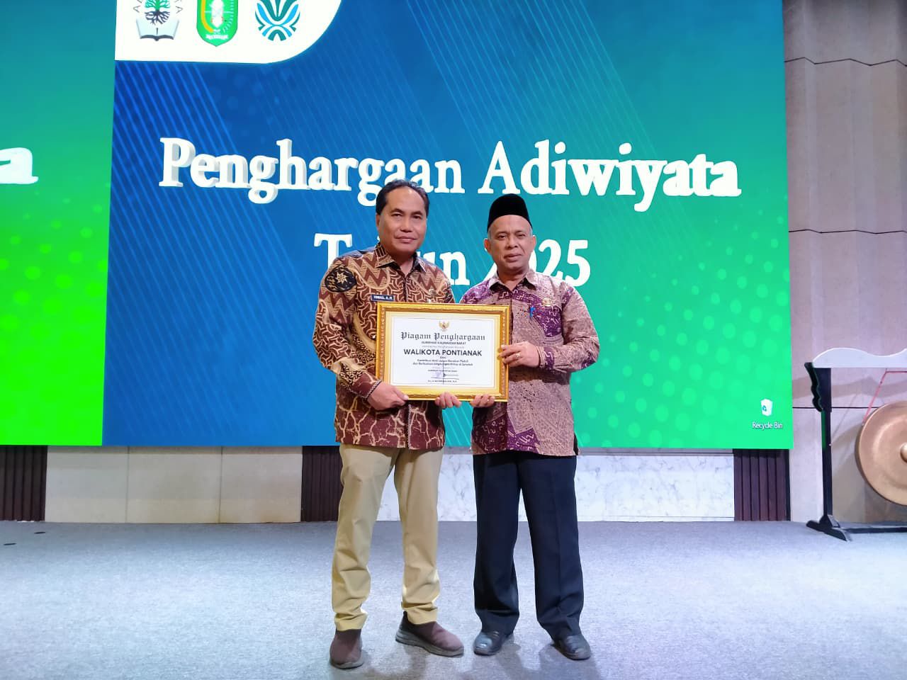 Komitmen Green City, Pontianak Borong Penghargaan Adiwiyata Provinsi Kalbar 2025