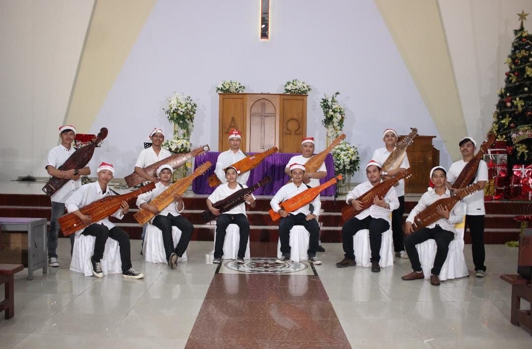 Christmas Melody Alunan Sape Bernuansa Natal