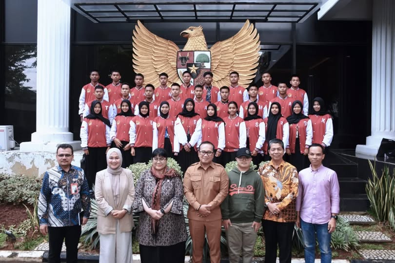 Tanamkan Jiwa Pancasila, Bupati Sujiwo Bawa Paskibraka ke BPIP Jakarta