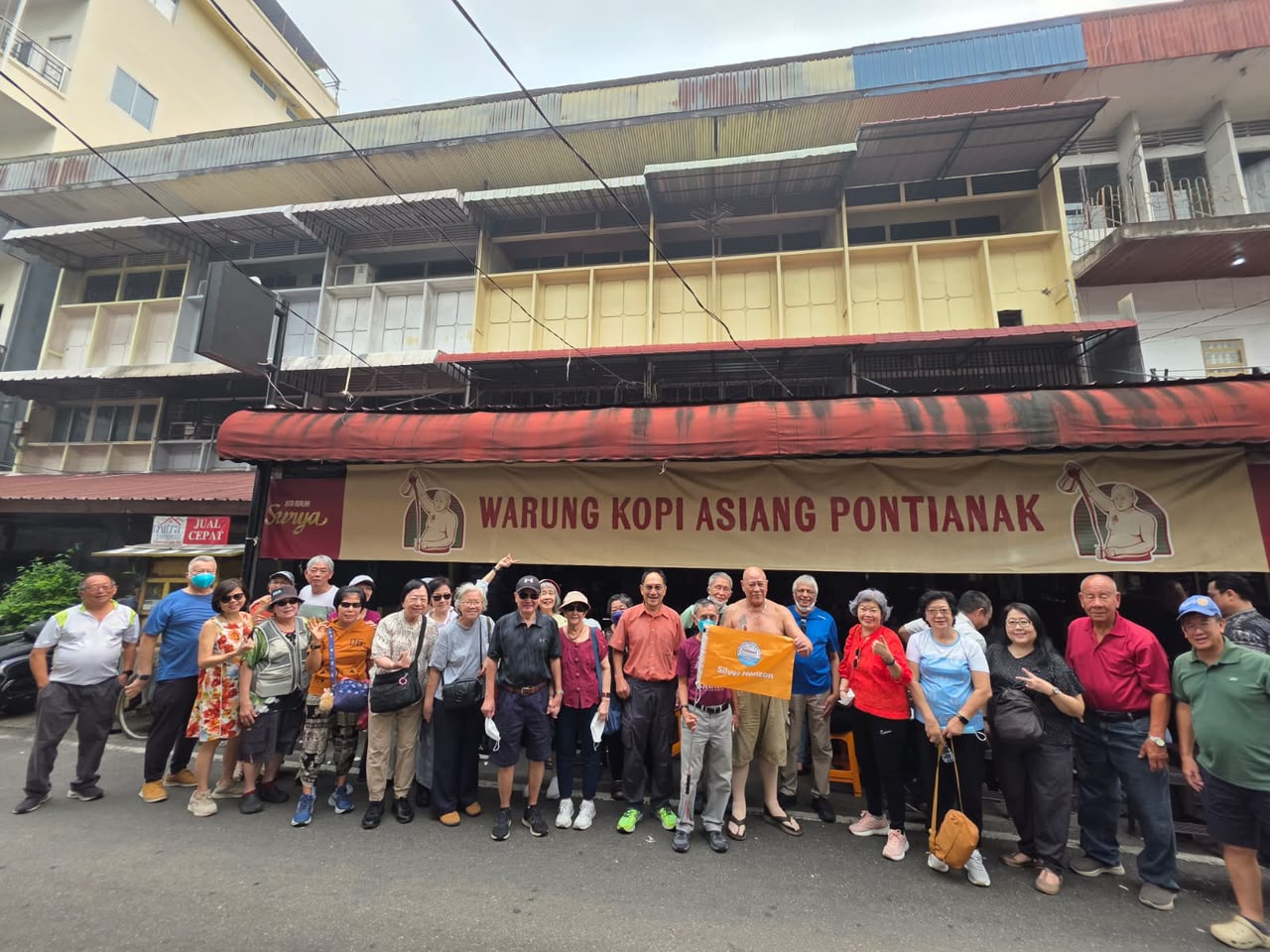 27 Wisatawan Senior Singapura Tuntaskan Tur 5 Hari di Kalbar di Tengah Kabut Asap